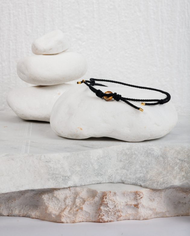 κολάρο γάτας με το μάτι της τίγρης που καταπολεμά την ανασφάλεια